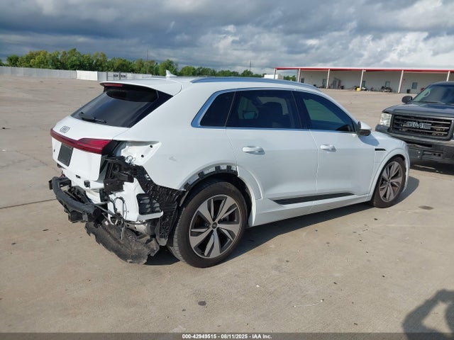 2024 AUDI Q8 E-TRON WA15AAGE0RB030430 Photo 3