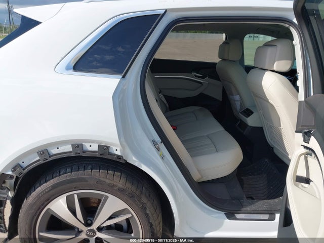 2024 AUDI Q8 E-TRON WA15AAGE0RB030430 Photo 7