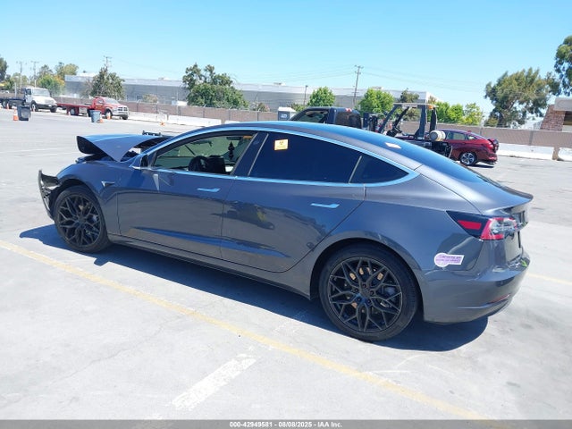 2019 TESLA MODEL 3 5YJ3E1EAXKF536996 Photo 2