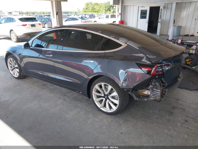 2018 TESLA MODEL 3 5YJ3E1EA5JF109403 Photo 2