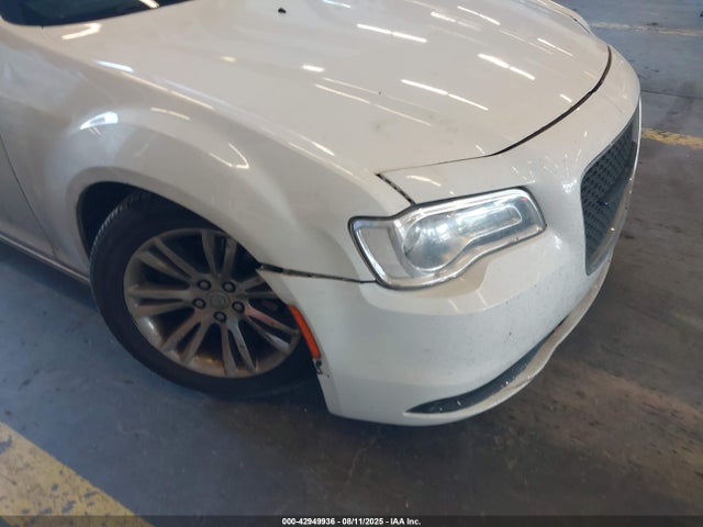 Chrysler 300 2015 2C3CCAAG8FH806926 Image 6