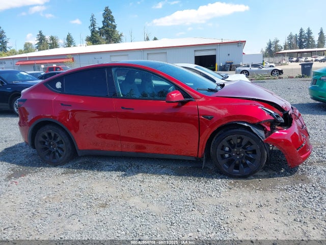 7SAYGDEE4RF060617 Tesla Model Y