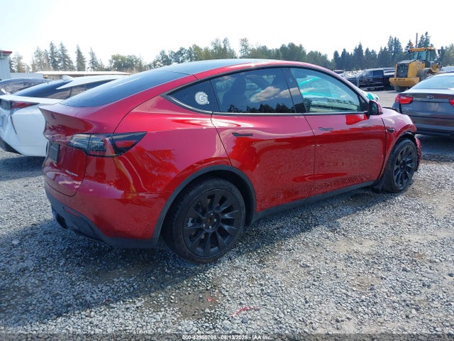 7SAYGDEE4RF060617 Tesla Model Y