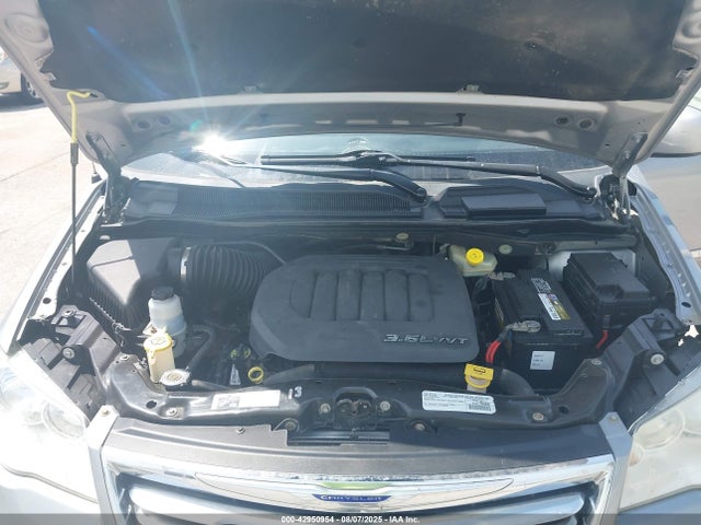 Chrysler Town and Country 2016 2C4RC1BGXGR157243 Image 10