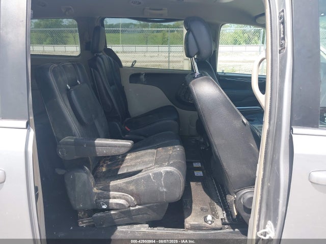 Chrysler Town and Country 2016 2C4RC1BGXGR157243 Image 8