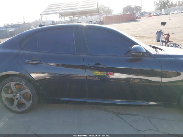 Alfa Romeo 2017 2017 ZARFAEBNXH7532474 Image 13