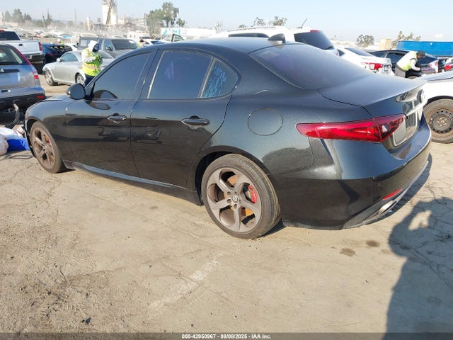 Alfa Romeo 2017 2017 ZARFAEBNXH7532474 Image 3