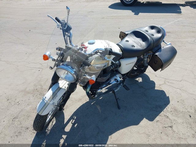 SMT910K17GT728838 Triumph Motorcycle 2016