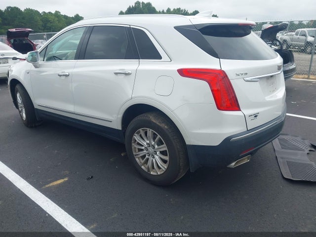 2017 CADILLAC XT5 1GYKNARS1HZ138586 Photo 2