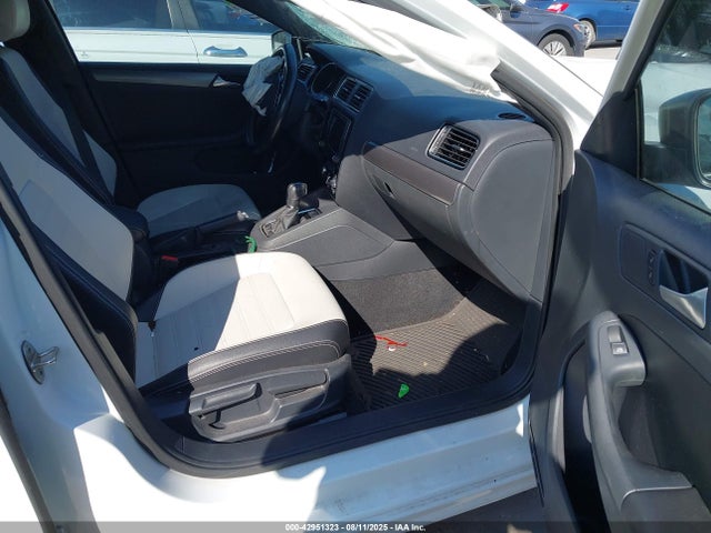 3VWD17AJ3HM283272 Volkswagen 1.8 tsi