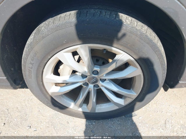WA1LAAF72HD026215 Audi 2017