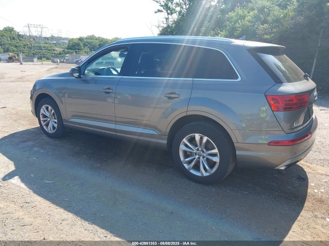 2017 AUDI Q7 WA1LAAF72HD026215 Photo 2