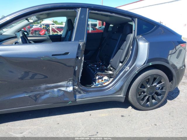2024 TESLA MODEL Y 7SAYGDEE5RF016223 Photo 5