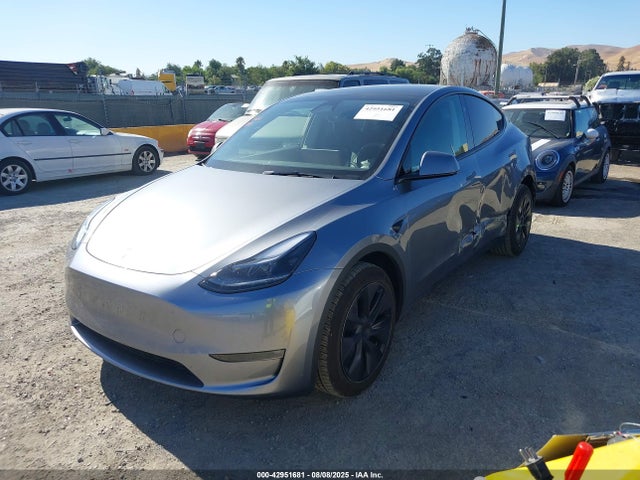 Tesla 2025 2025 7SAYGDEE8SF306526 Image 2