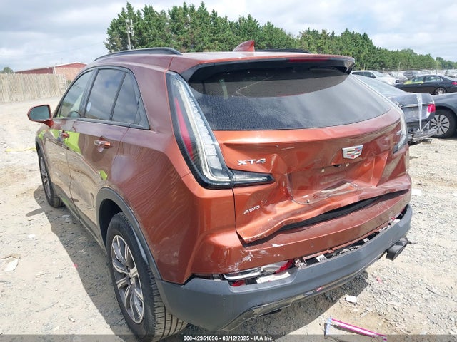 2019 CADILLAC XT4 1GYFZFR4XKF127082 Photo 2
