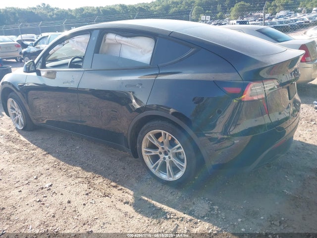 2021 TESLA MODEL Y 5YJYGDEE9MF185862 Photo 2