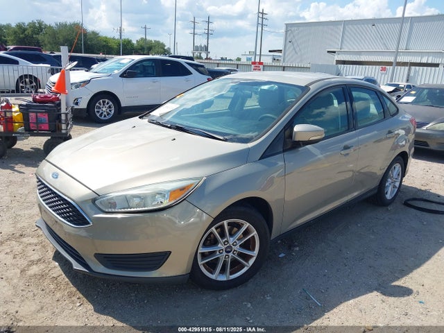 Ford Focus 2015 1FADP3F26FL210557 Image 2