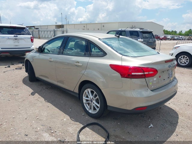 Ford Focus 2015 1FADP3F26FL210557 Image 3