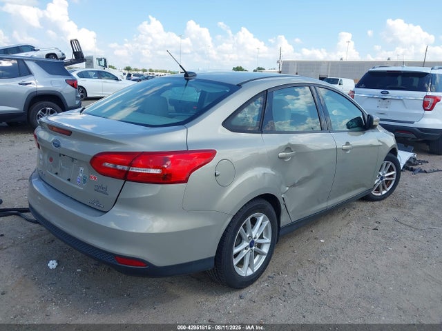 Ford Focus 2015 1FADP3F26FL210557 Image 4