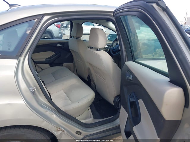 Ford Focus 2015 1FADP3F26FL210557 Image 8