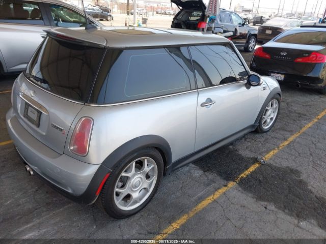 2005 MINI COOPER S WMWRE334X5TG95263 Photo 3