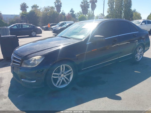 Mercedes-Benz 2014 2014 WDDGF4HB6ER305022 Image 2