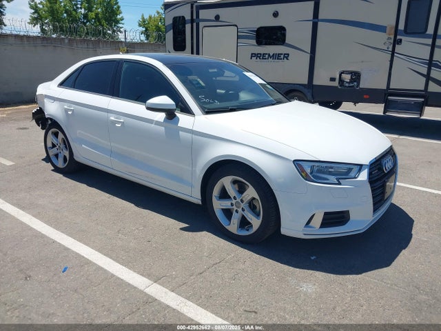 2018 AUDI A3 WAUB8GFF6J1028884 Photo 0