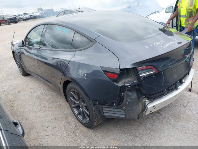 2018 TESLA MODEL 3 5YJ3E1EB7JF103885 Photo 2