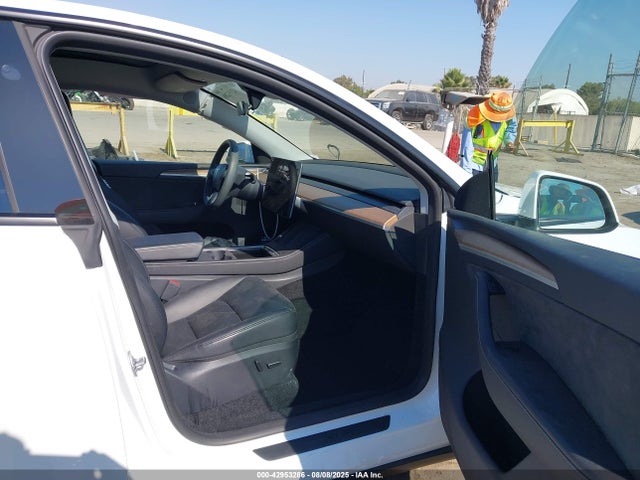 2023 TESLA MODEL Y 7SAYGDEEXPA150557 Photo 4