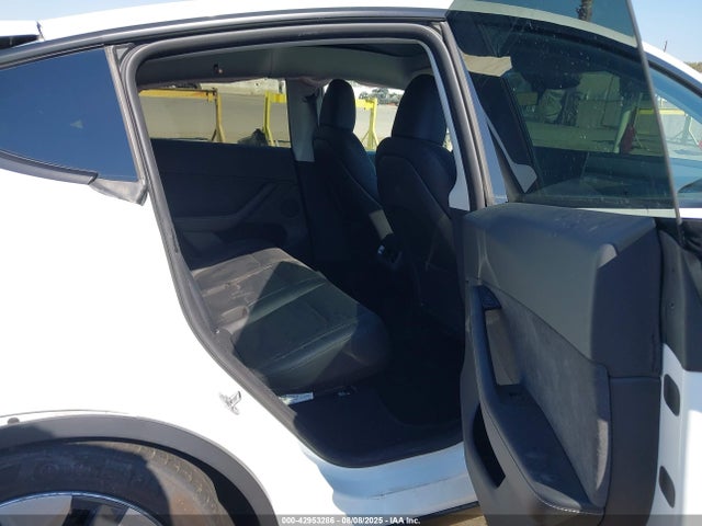 2023 TESLA MODEL Y 7SAYGDEEXPA150557 Photo 7