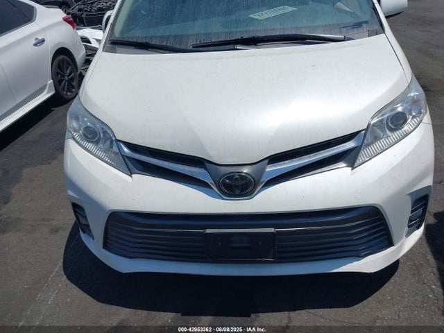 Toyota Sienna Xle 7 Passenger 2018 5TDDZ3DC2JS203743 Image 13
