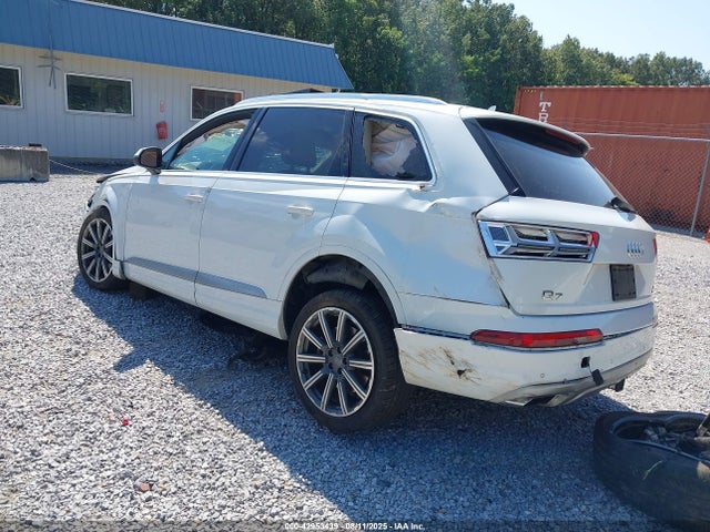 Audi 2017 2017 WA1VAAF70HD015447 Image 3