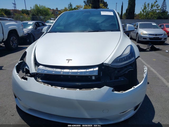 Tesla Model Y 2022 7SAYGDEF1NF452425 Image 13