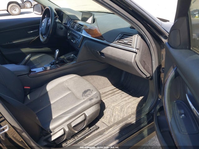WBA3B1G53FNT63951 BMW 320i