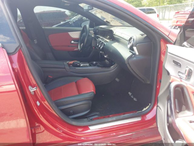 2022 MERCEDES-BENZ CLA 250 COUPE W1K5J4HB3NN320459 Photo 4