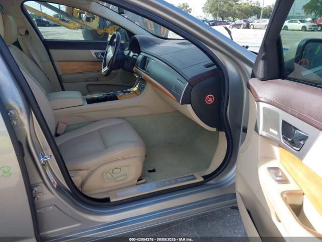 2010 JAGUAR XF SAJWA0FA7AHR60556 Photo 4