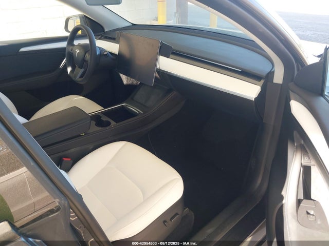 2023 TESLA MODEL Y 7SAYGDEE4PF905382 Photo 4