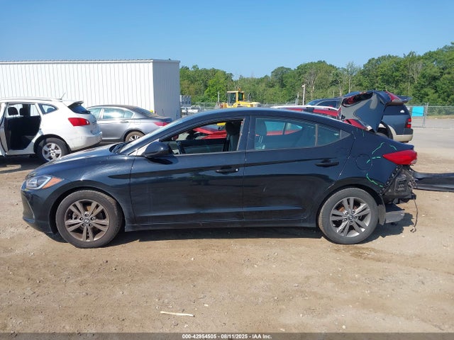 Hyundai 2017 2017 5NPD84LF6HH052104 Image 15