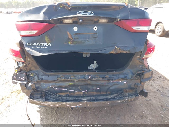 Hyundai 2017 2017 5NPD84LF6HH052104 Image 18