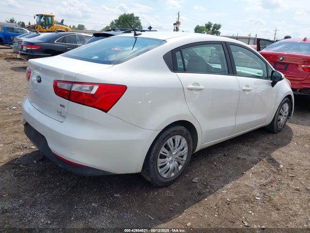 KIA 2017 2017 KNADM4A32H6071115 Image 4