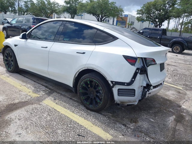 2021 TESLA MODEL Y 5YJYGDEE0MF246676 Photo 2
