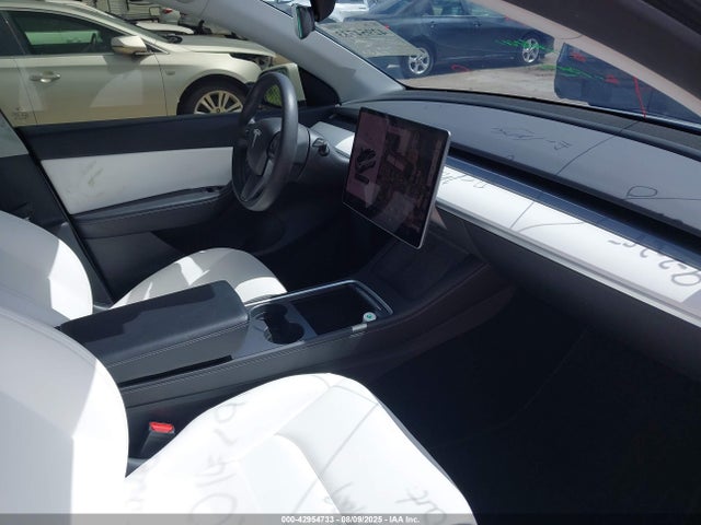 2021 TESLA MODEL Y 5YJYGDEE0MF246676 Photo 4