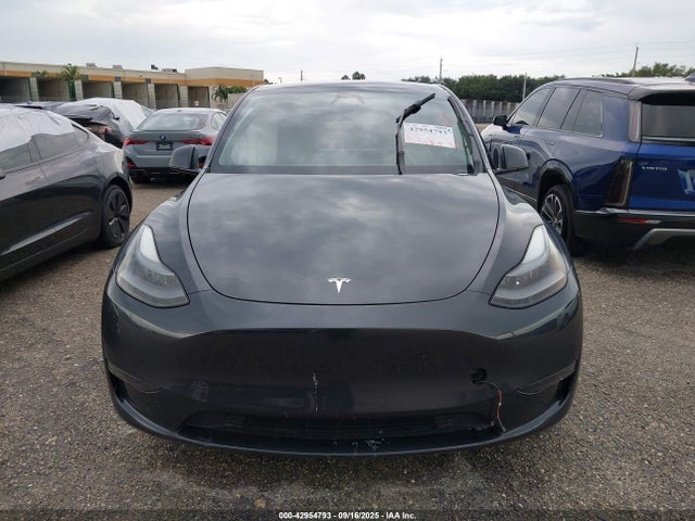 Tesla Model Y 2024 7SAYGDED7RF113057 Image 11
