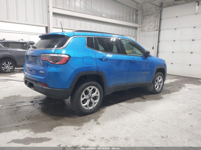 Jeep 2025 2025 3C4NJDBN3ST577548 Image 4