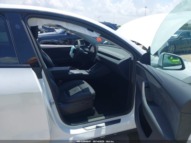 2026 TESLA MODEL Y 7SAYGDEE1TA396729 Photo 4