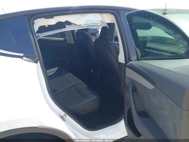 2026 TESLA MODEL Y 7SAYGDEE1TA396729 Photo 7