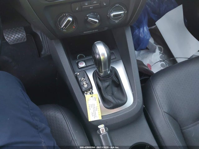 3VWD17AJ0EM329992 Volkswagen Jetta
