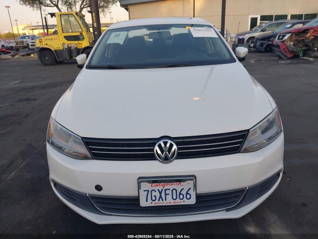 3VWD17AJ0EM329992 Volkswagen Jetta