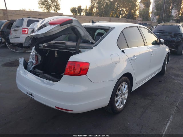 3VWD17AJ0EM329992 Volkswagen Jetta