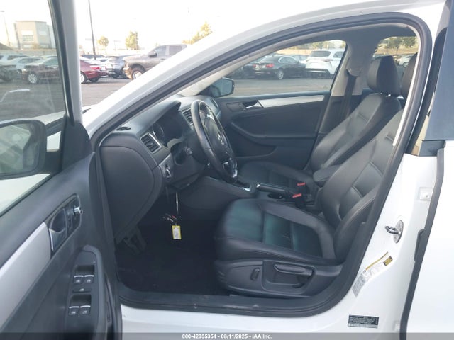 3VWD17AJ0EM329992 Volkswagen Jetta